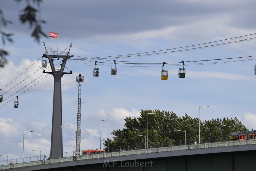 Koelner Seilbahn Gondel blieb haengen Koeln Linksrheinisch P116.JPG - Miklos Laubert